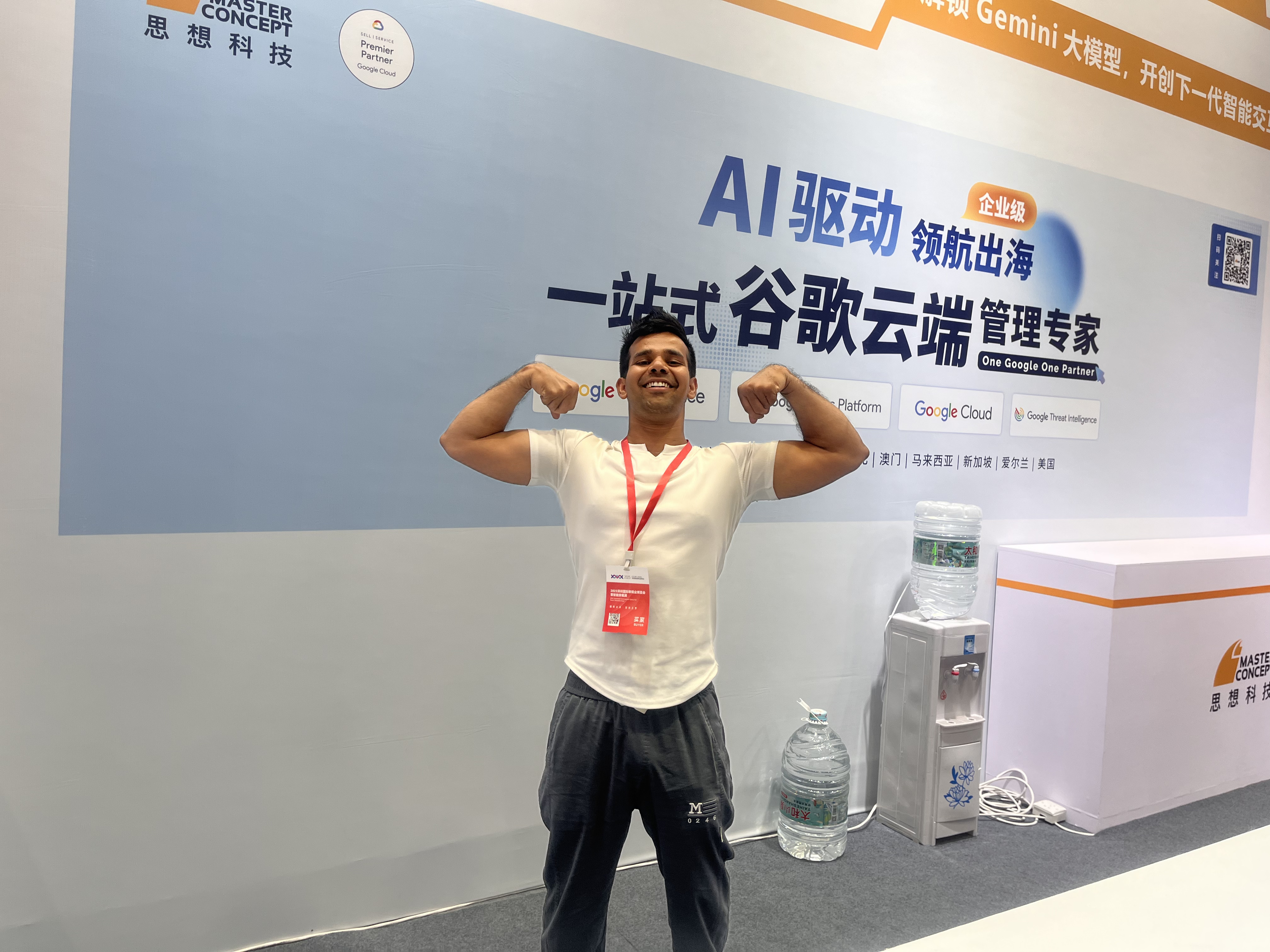 Koda Trades founder speaking with an exhibitor booth at the Canton Fair